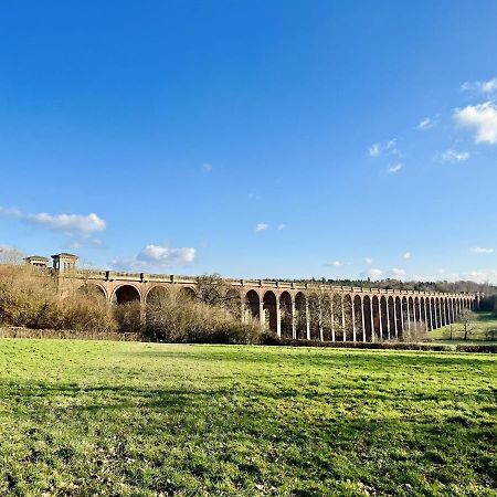 Quirky Vintage Horsebox Conversion With Stunning Views Of Ardingly Reservoir Balcombe Eksteriør bilde