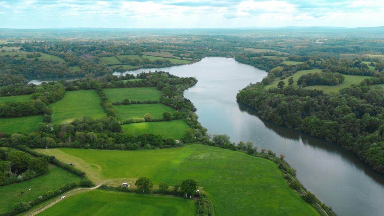 Quirky Vintage Horsebox Conversion With Stunning Views Of Ardingly Reservoir Balcombe Eksteriør bilde