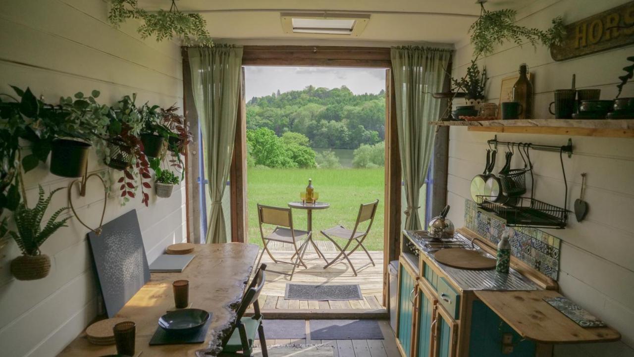 Quirky Vintage Horsebox Conversion With Stunning Views Of Ardingly Reservoir Balcombe Eksteriør bilde