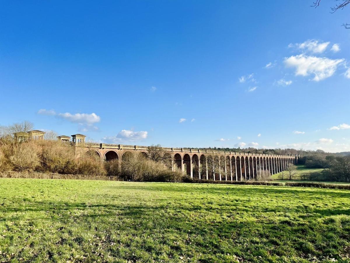 Quirky Vintage Horsebox Conversion With Stunning Views Of Ardingly Reservoir Balcombe Eksteriør bilde